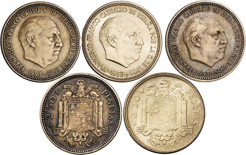 Franco. 2,50 pesetas. Lote de 5 monedas. A examinar. MBC-/S/C.