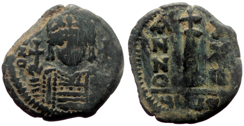 Decanummium Æ
Byzantine
20 mm, 3,40 g