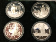China Set 1988 Vier Stück chinesische Silbermünzen aus 1988, Nennwert je 5 Yuan. Originaletui, original Kapseln. selten in Viererpack mit Originaletui...