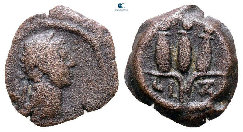 Egypt. Alexandria. Trajan AD 98-117. 
Æ Dichalkon

14 mm, 1,46 g



Nearl...