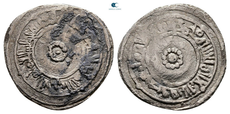 Fatimids. AH 296-567. 
AR 1/4 Dirham 

16 mm, 1,11 g



Good Very Fine