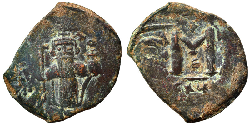 Constans II, 641-668. Follis (bronze, 3.86 g, 24 mm). Standing imperial figure h...