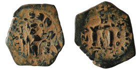 Constans II. (641-668 AD). Follis. Obv: Constans II. standing facing. Rev: M. artificial sandpatina. 30mm, 5,95g