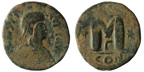 Justin I. (518-527 AD) Æ Follis. Constantinople. Obv: D N IVSTINVS P P AVG. diademed bust right. Rev: M between stars, cross above. 31mm, 12,21g