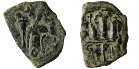 Constans II. (641-668 AD). Follis. Obv: Constans II. standing facing. Rev: M. 27mm, 3,72g