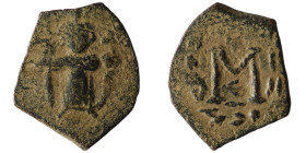 Constans II. (641-668 AD). Follis. Obv: Constans II. standing facing. Rev: M. artificial sandpatina. 25mm, 4,02g