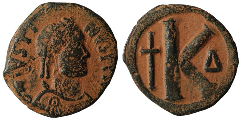 Justin I. (518-527 AD) 1/2 Follis. Constantinople. Obv: diademed bust of Justin ...