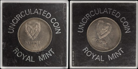 CYPRUS: Lot of 2x 500 Mils (1975) in copper-nickel. Shielded coat of arms within wreath on obverse. Hercules and the Nemean lion on reverse. Inside of...