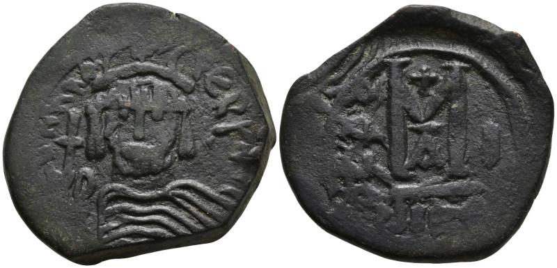 Heraclius (610-641 AD). Nicomedia.
AE Follis (28.6mm 11.88g)
Obv: Helmeted and...