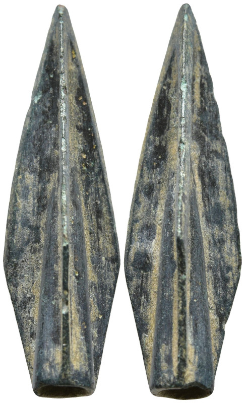 Ancient arrowhead
(3.11g 34.3mm diameter)