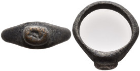 Ancient ring
(4.9g 21.8mm diameter)