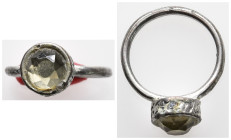 Ancient ring with gem stone
(2.78g 26.8mm diameter)