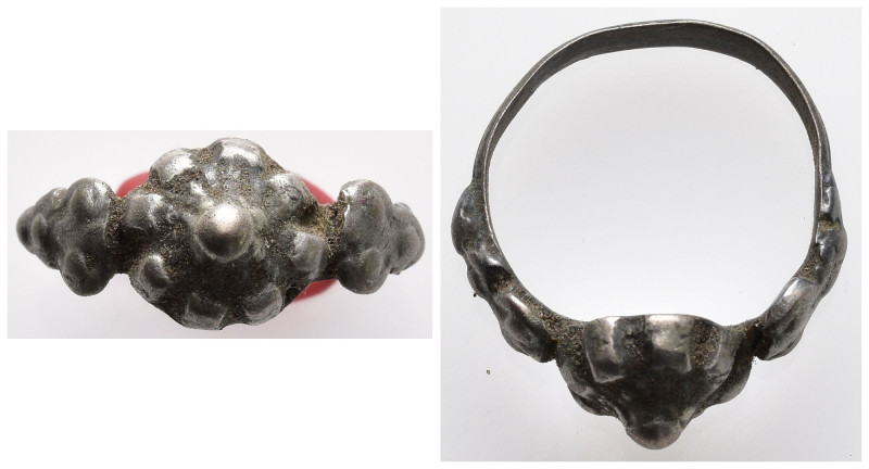 Ancient ring
(4.37g 26.3mm diameter)