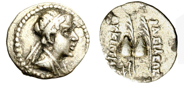 BACTRIA. Eucratide (170-145 a. C.) Obolo. Busto laur. a ds. R/ Cappelli dei Dios...