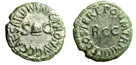 CALIGOLA (37-41) Quadrante. C CAESAR DIVI AVG PRON AVG, Pileo tra S C R/ PON M TR P IIII PP COS TERT intorno a RCC. RIC 52. (g. 2,90 17mm.) AE qSPL