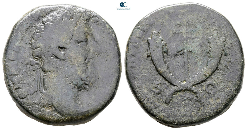 Commodus AD 180-192. Rome
Sestertius Æ

29 mm, 21,13 g



Fine