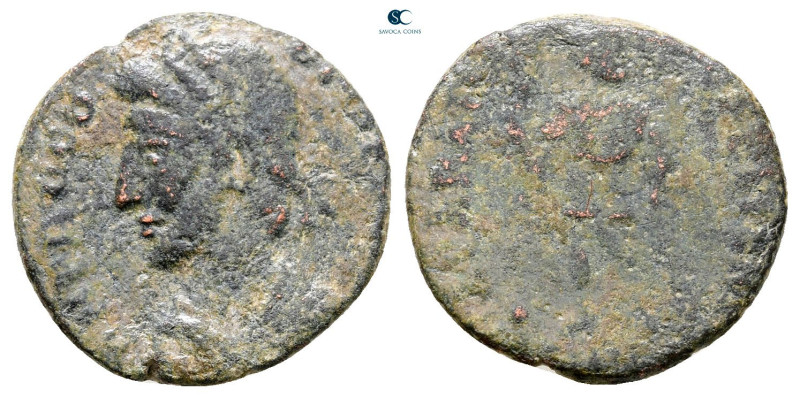 Procopius AD 365-366. Heraclea
Follis Æ

16 mm, 2,28 g



Fine