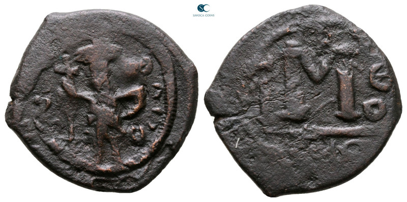 Constans II AD 641-668. Uncertain mint
Follis or 40 Nummi Æ

22 mm, 5,03 g
...