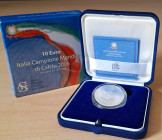 Euro. Repubblica Italiana. 10 Euro 2006. Ag. Mondiali di Calcio. Peso 22 gr. FDC. In Confezione Originale. (2324)