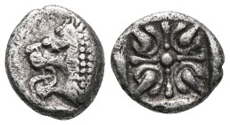 Miletus
Obol circa 500-494, AR . Forepart of lion r., head looking backwards, with open jaws and tongue protrudring. Rev. Floral pattern in incuse squ...