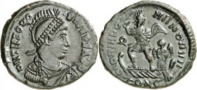 RÖMISCHES KAISERREICH. 
THEODOSIUS I. 379-395. AE-Maiorina 22mm (383) 5,15g, Konstantinopel. Büste mit Panzer, Paludamentum, Helm, Perlendiadem, Schi...