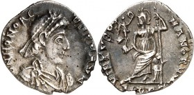 RÖMISCHES KAISERREICH. 
HONORIUS 393-423. Siliqua 1,36g, Mailand. Paludamentbüste m. Perlendiadem n.r. D N HONORI-VS P F AVG / VIRTVS RO-MANORVM Roma...