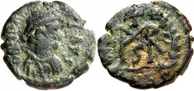 RÖMISCHES KAISERREICH. 
MARCIANUS 450-457. AE-Nummus 10mm 0,88g, Konstantinopel. Paludamentbüste m. Perlendiadem n.r. D N MARCIANVS P F AVG / Blockmo...