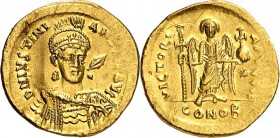 BYZANZ. 
IUSTINIANUS I. 527-565. Solidus (527/537) 4,34g, Konstantinopel, 2. Off. Panzerbüste mit Helm, Perlendiadem, Schild u. Lanze, fast v.v. D N ...