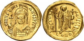 BYZANZ. 
IUSTINIANUS I. 527-565. Solidus (seit 542) 4,34g, Konstantinopel, 1. Off. Panzerbüste mit Helm, Schild u. Kreuzglobus, v.v. D N IVSTINI-ANVS...