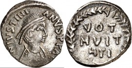 BYZANZ. 
IUSTINIANUS I. 527-565. Halbsiliqua (533/537) 1,18g, Carthago. Chlamys-Brb. n.r. D N IVSTINI-ANVS PP AC / VOT - MVIT -HTI im Kranz; unten [C...