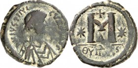BYZANZ. 
IUSTINIANUS I. 527-565. AE-Follis 30mm (532/537) 14,91g, Theupolis (Antiochia). Drap. gepanzerte Büste mit Diadem n.r. D N IVSTINI-ANVS PP A...