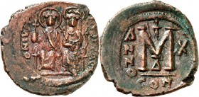 BYZANZ. 
IUSTINUS II. 565-578. AE-Follis 30/31mm (575/576) 13,26g, Konstantinopel. Kaiserpaar thront v.v. D N INSTI-NVS P P AVG / Großes Wertzeichen ...