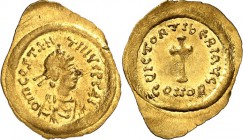 BYZANZ. 
TIBERIUS II. CONSTANTINUS 578-582. Tremissis (578/582) 1,48g, Konstantinopel. Paludamentbüste m. Perlendiadem n.r. D M COSTAN-TINVS P P AI /...