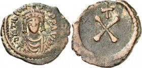 BYZANZ. 
TIBERIUS II. CONSTANTINUS 578-582. AE-Deka 19/17mm (578) 4,34g, Konstantinopel. Paludamentbüste m. Kreuzkrone v.v. D m TIb C-ON[TANI] / Wert...
