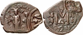 BYZANZ. 
HERACLIUS mit HERACLIUS CONSTANTINUS 613-638. AE-Follis 32/26mm (622/623 oder später) 9,80g, 4. Off. Beide Kaiser stehen in Paludamenta mit ...