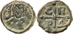 BYZANZ. 
ROMANOS IV. Diogenes mit seiner Familie 1067-1071. AE-Follis 25mm 6,65g. Christkönigsbüste v.v. IC - XC - MI-KA / C - R - P - D Kreuz. S.&nb...