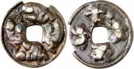 CHINA. 
Bei SONG-Dynastie, 960-1127. 
Bronze-Amulett o. J. mit quadratischen Mittelloch. Vier Paare in verschiedenen erotischen Stellungen / Vier sp...