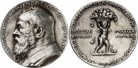 ALTDEUTSCHE LÄNDER und ADEL, 1806-1918. 
BAYERN. 
Luitpold Prinzregent 1886-1912. Medaille 1911 (v. H. Schwegerle)) a.s. 90. Geburtstag, gewidm. v.d...