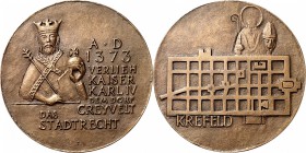 DEUTSCHE STÄDTE. 
Alphabetisch. 
KREFELD. Medaillon o.J. (1973) (v. R. Triebel) 600 Jahre Stadt. Brb. von Kaiser Karl IV. mit Zepter und Reichsapfel...
