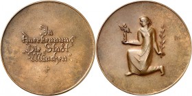 DEUTSCHE STÄDTE. 
Alphabetisch. 
MÜNCHEN. Medaille o.J.(um 1925) (o.sign.v.Lindl?) In/ Anerkennung/"Die Stadt/München"/+ //Knienende mit Athenastatu...