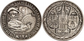 DEUTSCHE STÄDTE. 
SCHÜTZEN - DEUTSCHLAND. 
HANNOVER. Medaille 1903 (o. Sign., b. Lauer) a. d. XIV. Deutsche Bundesschießen. Schütze in Halbfigur mit...
