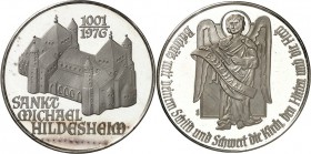ARCHITEKTUR. 
DOME, MÜNSTER, KIRCHEN, KAPELLEN. 
HILDESHEIM. St. Michael. Medaille 1976 zum 975jährigen Bestehen der Kirche. Ansicht von schräg oben...