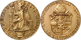 ARCHITEKTUR. 
DOME, MÜNSTER, KIRCHEN, KAPELLEN. 
INNSBRUCK (Tirol). Dom. Medaille 1946 auf Josephus Weingartner (1885-1957), 25 Jahre Probst. kniend...