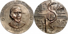PERSONEN. 
MEDIZINER, darunter Sammlung Dr. Bösing. 
MURKEN,Prof.Dr. Axel Hinrich *1937. Medaille 2003 (v. P.-G. Güttler) a.s. Emeritierung. Brustb....
