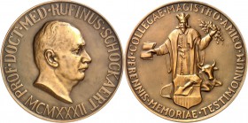PERSONEN. 
MEDIZINER, darunter Sammlung Dr. Bösing. 
SCHOCKAERT, Rufinus *1875 +1953. Medaille 1932 (v. Antoine Jorissen, b. Fisch) a.s. 25jähriges ...