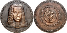 PERSONEN. 
MEDIZINER, darunter Sammlung Dr. Bösing. 
SCHULZE, Johann Heinrich *1687 Kolbitz +1744 Halle. Medaille o.J. (1979) \fbidis\ltrpar (o. Sig...
