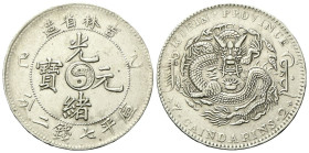 CINA
Guangxu, 1875-1908. 
Provincia Kirin. Yuan 1905 (a. 42).
Ag
gr. 26,39
Dr. Simbolo dello Ying-Yang circondato da ideogrammi cinesi.
Rv. Drag...