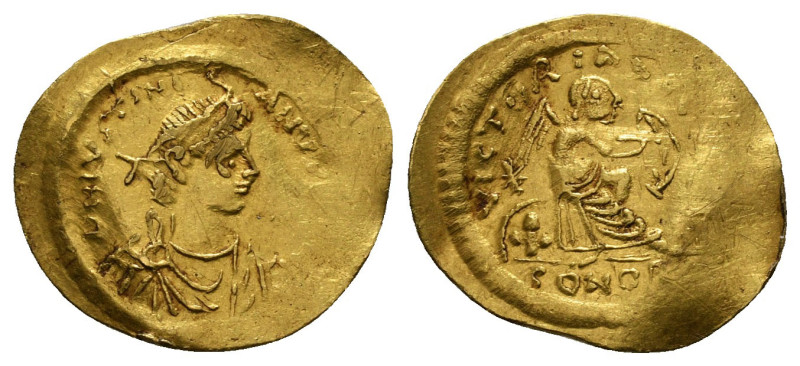 JUSTINIAN I (527-565). GOLD Semissis. Constantinople.
Obv: D N IVSTINIANVS P P ...