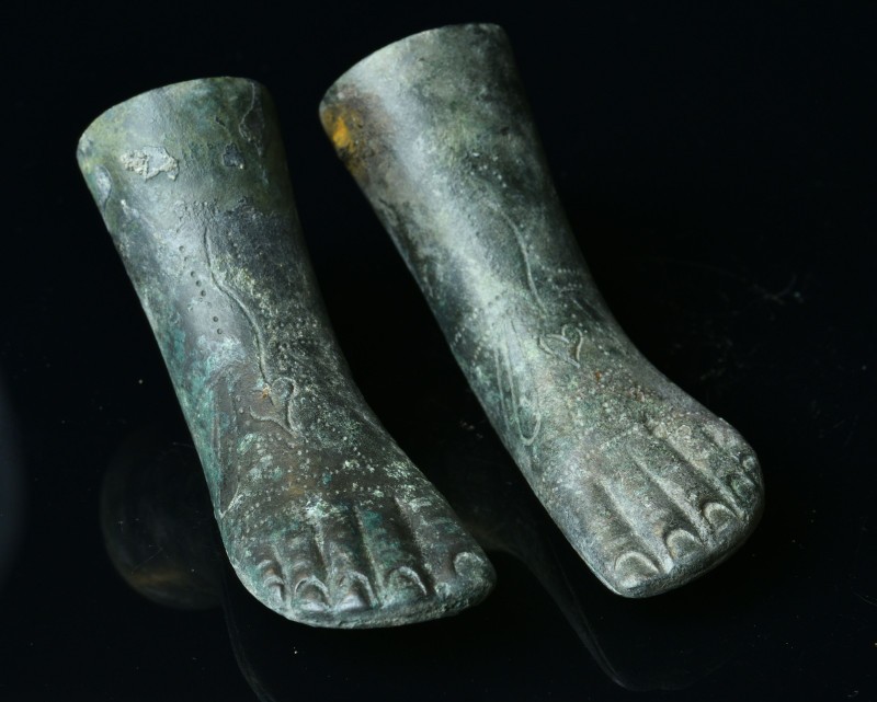 Collection pieces

A pair of feet from the Roman period, large and detailed.
...