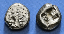 ACHAEMENID EMPIRE. Time of Artaxerxes II to Darius III (Circa 375-330 BC). 1/4 Siglos. Sardes.
Obv: Persian king in kneeling-running stance right, ho...